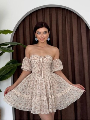 AURA 7 Collection kg Çiçek Desenli ve Düğme Detaylı Düşük Omuz Mini Elbise