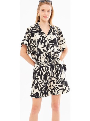 Armonika Kadın Siyah-Ekru Gömlek Yaka Cepli Desenli Kısa Tulum ARM-24Y001023