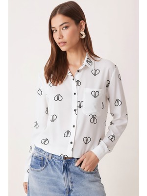 Armonika Kadın Beyaz Sırtı Pile Detaylı Tek Cepli Desenli Uzun Kol Gömlek ARM-24Y001015
