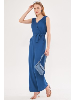Armonika Kadın Koyu Mavi Kruvaze Yaka Omuzu Lastik Detaylı Sırtı V Kuşaklı Uzun Tulum ARM-24Y001049