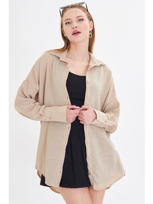 Armonika Kadın Açık Bej Oversize Dokulu Keten Görünümlü Geniş Manşetli Gömlek ARM-24K001001