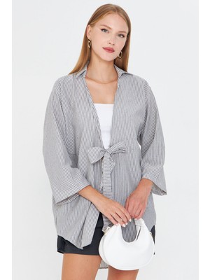 Armonika Kadın Siyah Çizgili Önden Bağlamalı Kimono Gömlek ARM-25Y001085