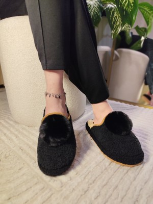 Peluş Ponponlı Terlik