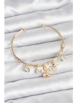 İntora Çiçek ve Charmlı Gold Renk Pirinç Kadın Bileklik - TJ-BB8049