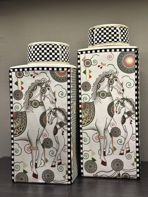 NuN Studio At Figürlü Dekoratif Seramik Küp – Modern Desenli Şık Saklama Kabı Küp-Kavanoz-Vazo