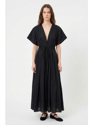 Quzu Beli Bağcıklı V Yaka Midi Elbise Siyah
