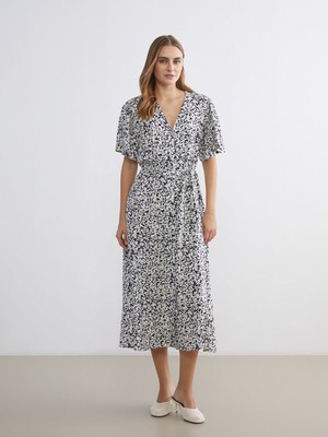 Lc Waikiki Yeni Sezon V Yaka Çiçekli Belden Oturtmalı Elbise