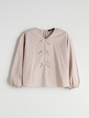 Lc Waikiki Yeni Sezon V Yaka Fiyonk Detaylı Kız Çocuk Bluz