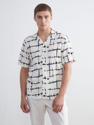 Lc Waikiki Yeni Sezon Regular Fit Resort Yaka Kısa Kollu Desenli Viskon Erkek Gömlek