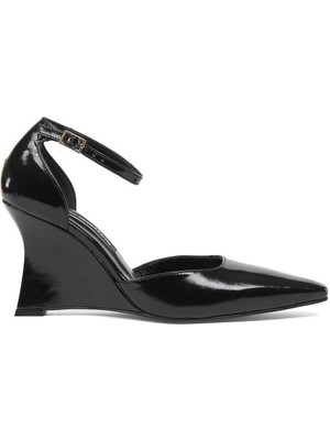 Celal Gültekin Kadın Siyah Dolgu Topuklu Rugan Deri Klasik Ayakkabı