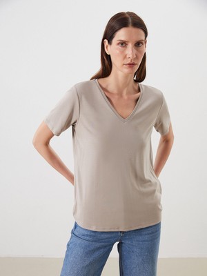 Lc Waikiki Yeni Sezon V Yaka Kadın Tişört