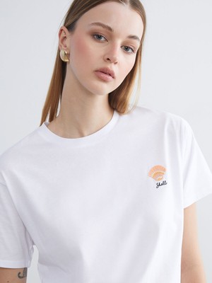 Lc Waikiki Yeni Sezon Bisiklet Yaka Nakışlı Kadın Tişört