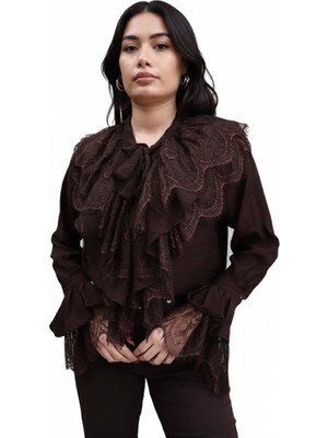 Dantelli Yaka Bağlamalı Gömlek