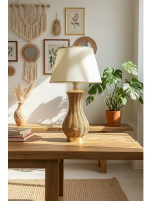 Decodelight Metal Gold Ayak Hasır Rattan Örmeli Gövde Krem Gold Şeritli Kumaş Bohem Abajur Masa Lambası
