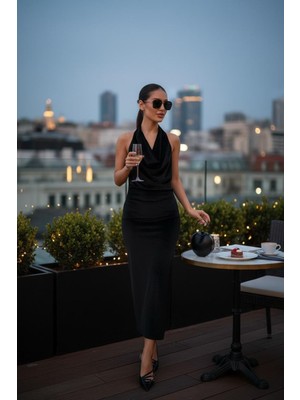 Kadife Sırt Dekolteli Davet Elbisesi