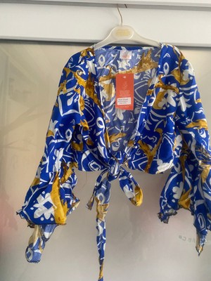 Önü Bağlamalı Crop Bluz Çiçek Desenli Bluz
