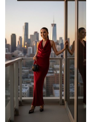 Kadife Sırt Dekolteli Davet Elbisesi