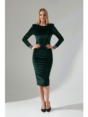 Alpaco Kadın Vatkalı Drapeli Kadife Bileği Simli Manşet Detaylı Midi Elbise