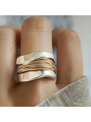 Sevil Gülgün Atelier Wavy Modern Sanat Serisi Tel Sarım Kadın Yüzük - Gold ve Silver Uyumu