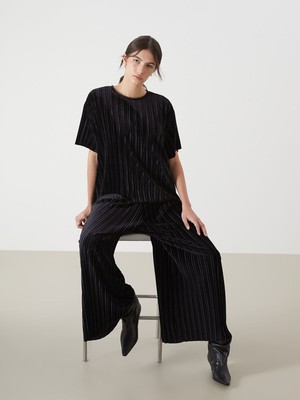 Lc Waikiki Yeni Sezon Bisiklet Yaka Kadife Kadın Tişört