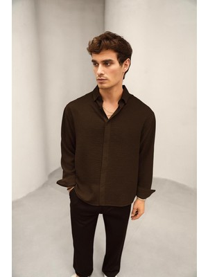 Bürke Yazlık Keten Dokulu Uzun Kollu Kahverengi Yarım Oversize Erkek Gömlek