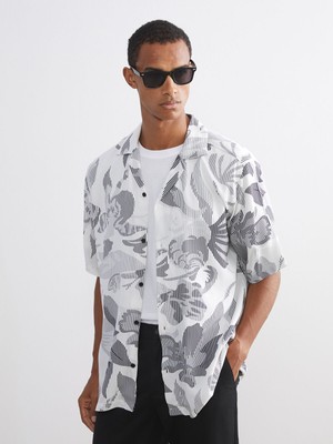 Lc Waikiki Yeni Sezon Regular Fit Resort Yaka Kısa Kollu Desenli Erkek Gömlek