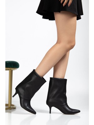 Zerenyus ZRİN-4806 Premium Siyah Yakalı Günlük Kadın Bot