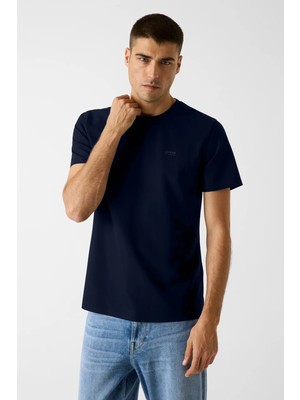 Guess Kısa Kollu Bisiklet Yaka Yeni Teknik Esnek Erkek Lacivert T-Shirt M6RI19KD202-G7V2