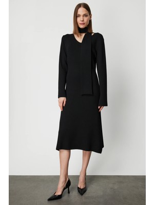 On Triko V Yaka Kuşaklı Triko Elbise 63401