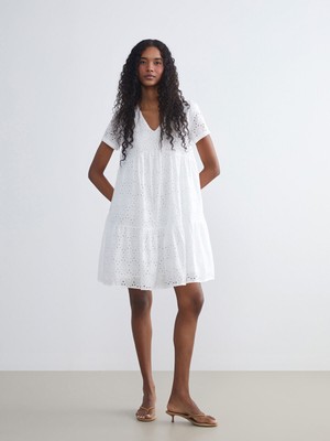 Lc Waikiki Yeni Sezon V Yaka Ajurlu Katkat Büzgülü Brode Elbise