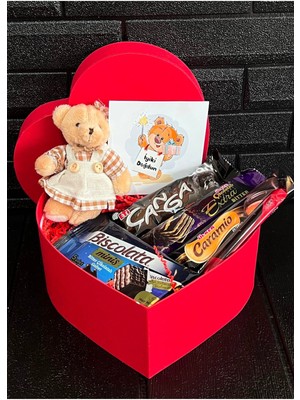 Mynil Sevgiliye Dogum Gunu Hediyesi Kalp Kutuda Elbiseli Mini Ayıcık ve Bitter Çikolatalar