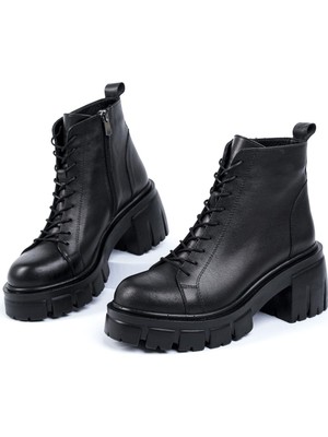 Tarçın Ayakkabı Hakiki Deri Siyah Kadın Tırtıklı Taban Deri Postal Bot TRC49-206602