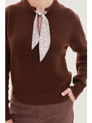 Fularlı Kahverengi Kazak