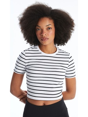 Lc Waikiki Yeni Sezon Bisiklet Yaka Çizgili Kısa Kollu Kadın Crop
