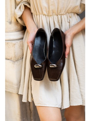 Nmoda Küt Burun Metal Tokalı Kadın Babet – Rahat Günlük & Şık Ayakkabı