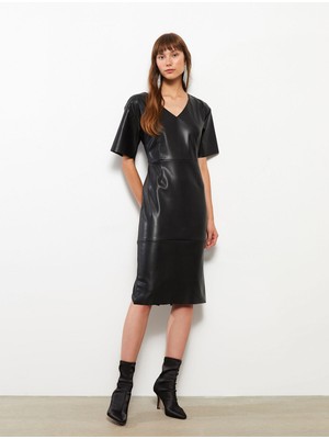 Lc Waikiki Yeni Sezon V Yaka Düz Kısa Kollu Deri Görünümlü Kadın Elbise