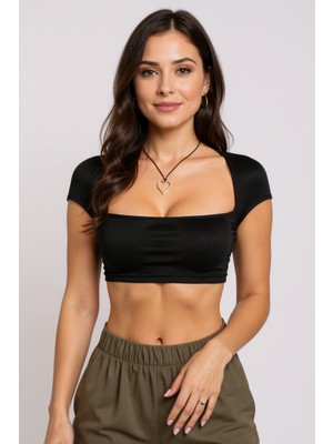 Kadın Siyah Sırt Dekolteli ve Boyundan Bağlamalı Yarım Kol Crop Top Bluz – Şık, Rahat ve Kolay Kombinlenebilir