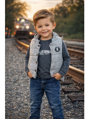 Erkek Çocuk Kapitone Şişme Yelekli Günlük Kombin – Sweatshirt ve Kot Pantolon Takımı