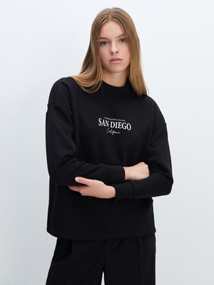 Lc Waikiki Yeni Sezon Bisiklet Yaka Baskılı Oversize Kadın Kalın Sweatshirt