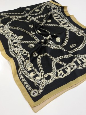 Chanel Vual Ipek Şal Zincir Logolu  Gold Siyah