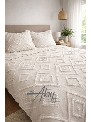 Julia Beyaz Şönil Çift Kişilik Yatak Örtüsü Seti – 240×260 Cm, 2 Adet 50×70 Yastık Kılıfı