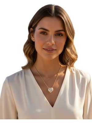 Zirkon Taşlı Kalpli Kolye