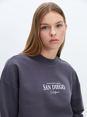 Lc Waikiki Yeni Sezon Bisiklet Yaka Baskılı Oversize Kadın Sweatshirt