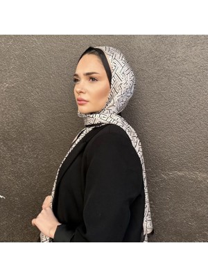 Fendi F Desen  Vual Ipek Şal  Siyah Beyaz Taş