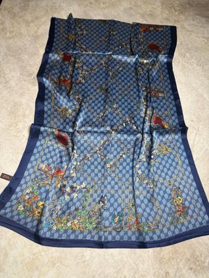Gucci Vual Ipek Şal Çiçekli  G Baskılı Lacivert Mavi
