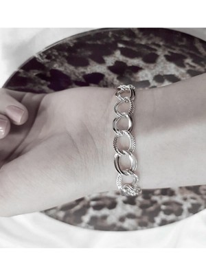 TRY Kadın Gümüş Renk Lüx Detaylı Çift Zincir Bileklik - 957