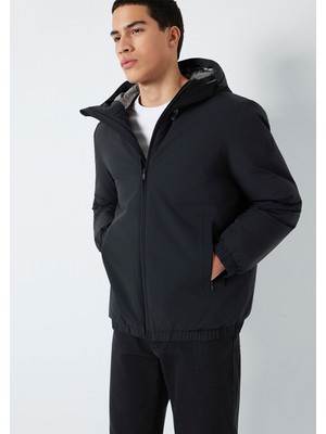 Mavi Su Itici Kapüşonlu Siyah Ceket 0110793-71379