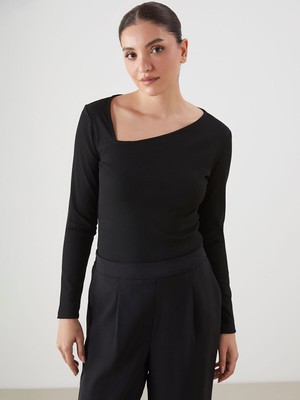 Lc Waikiki Yeni Sezon Asimetrik Yaka Kadın Tişört