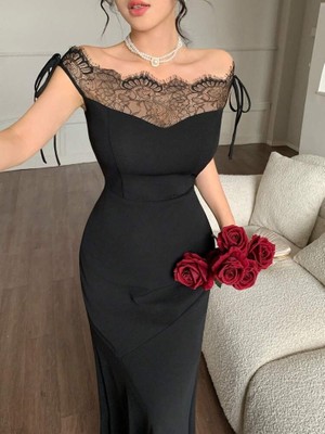 Gökyüzü Moda Kadın Göğüs ve Yakası Dantel Detaylı Kayık Yaka Görünümlü Uzun Ithal Krep Elbise