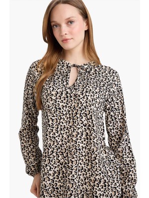 DeFacto Regular Fit Bisiklet Yaka Leopar Desenli Uzun Kollu Bluz N1809AZ26SP